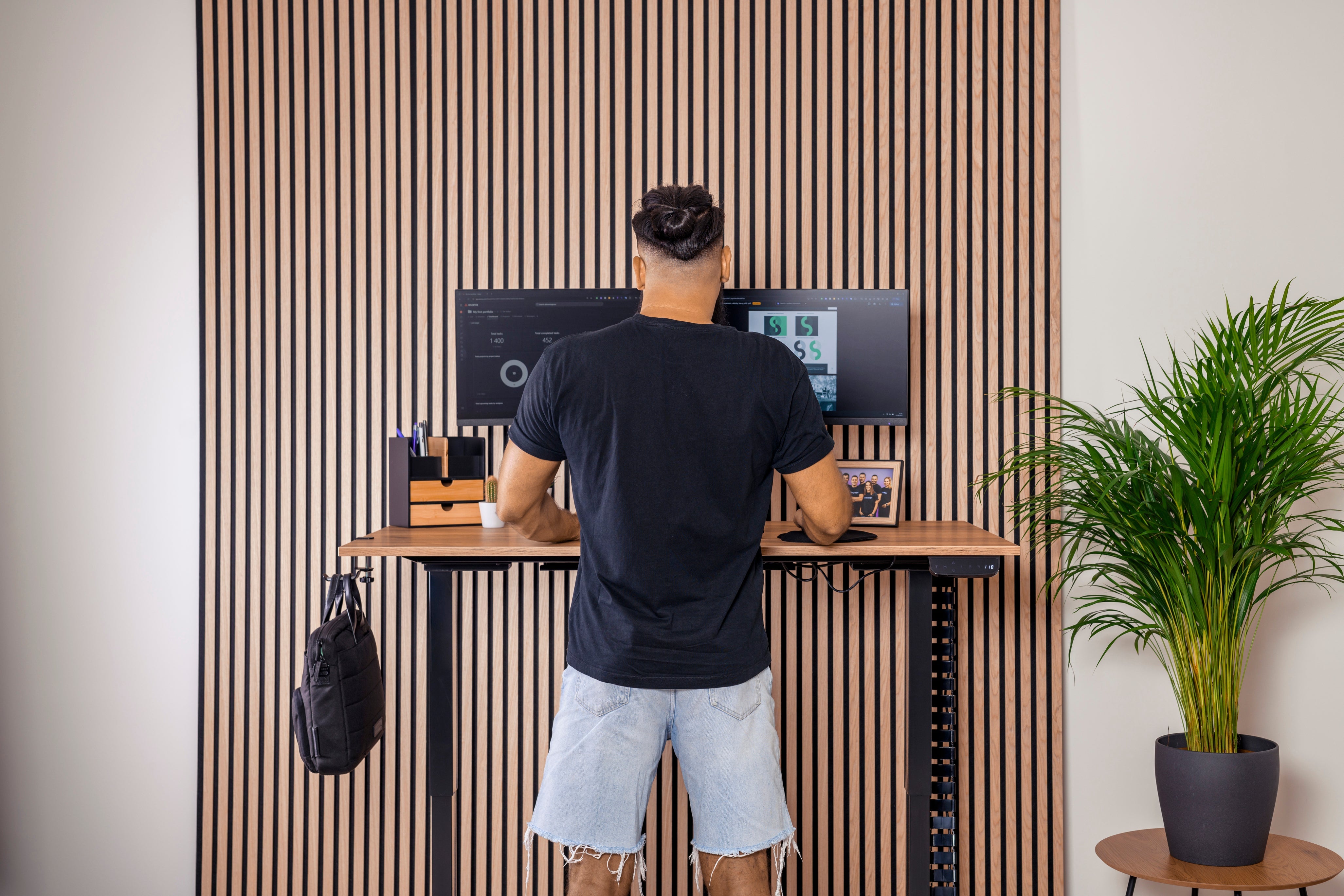 Bolesti zad z práce? Možná máte špatnou výšku stolu. Zjistěte tu ideální.